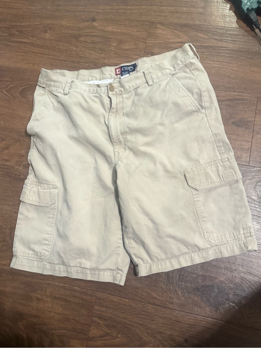 Chaps Men's Tan Cargo Shorts - Neutral Pocketed Style